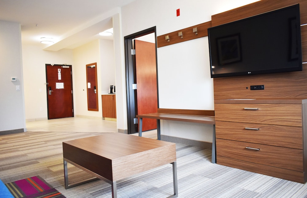 holiday inn express and suites albany by ihg