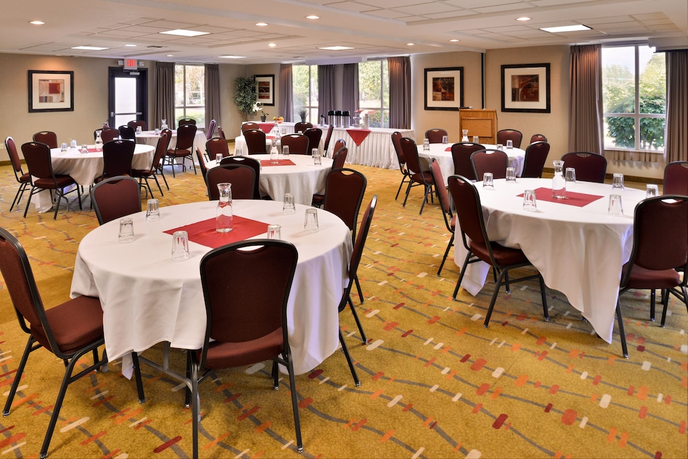 holiday inn express and suites albany by ihg
