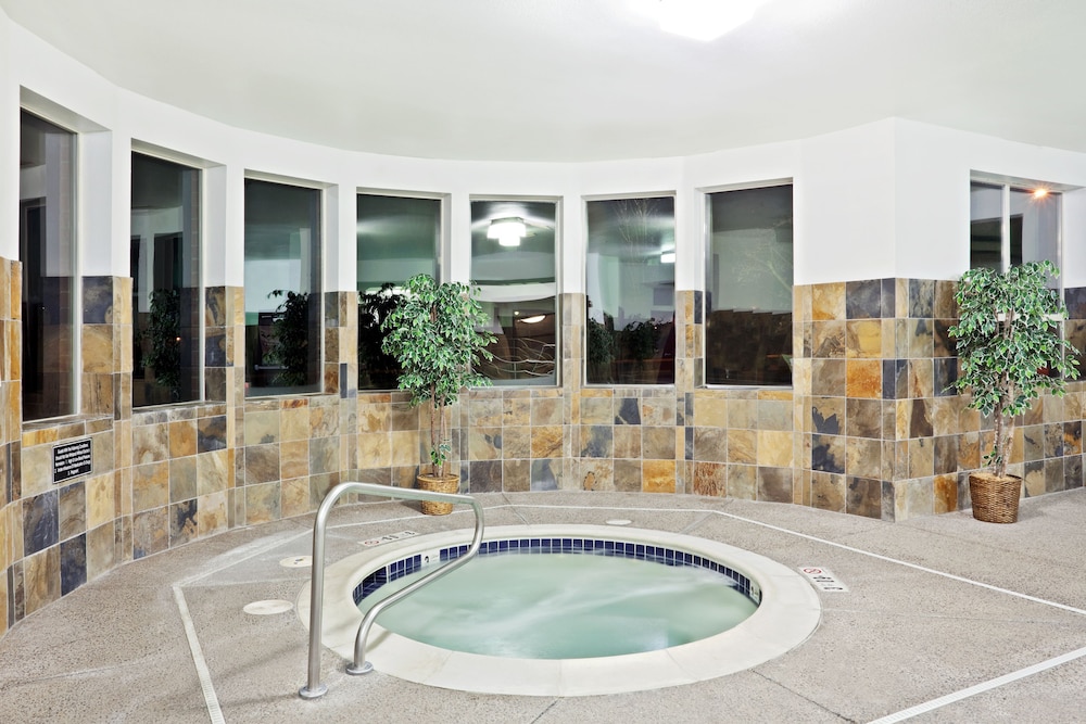 holiday inn express and suites albany by ihg