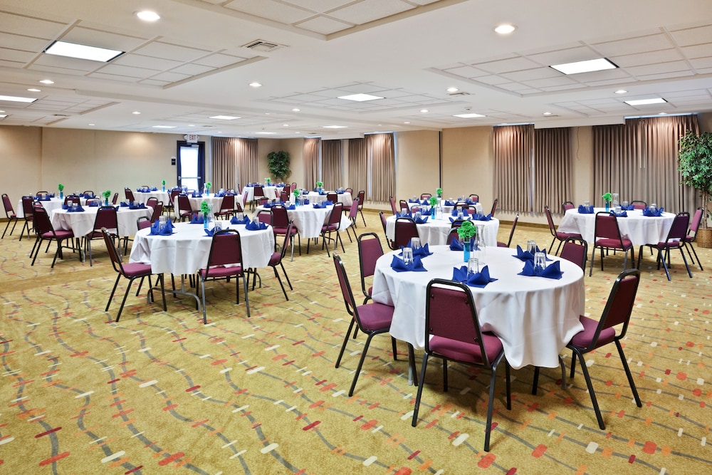 holiday inn express and suites albany by ihg
