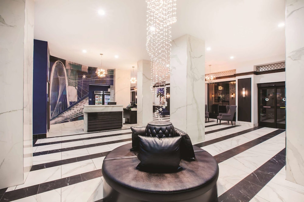 la quinta inn and suites by wyndham dallas downtown