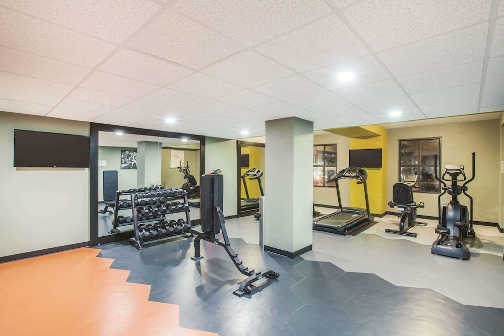 la quinta inn and suites by wyndham dallas downtown