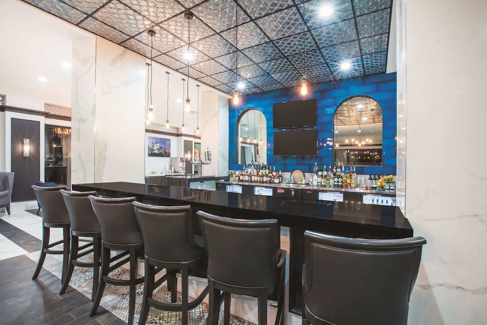 la quinta inn and suites by wyndham dallas downtown