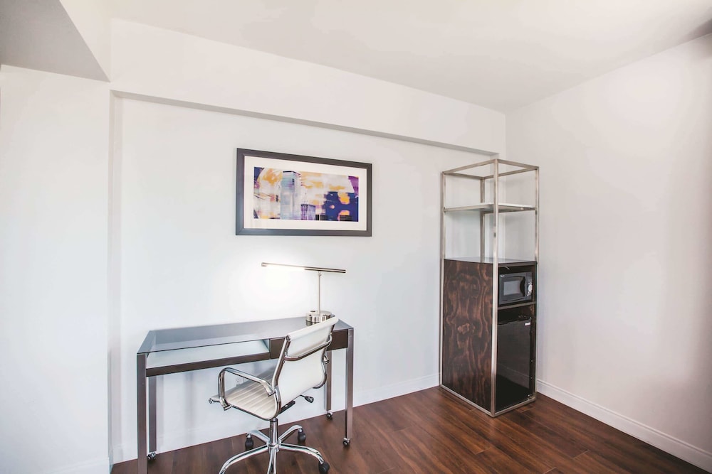 la quinta inn and suites by wyndham dallas downtown