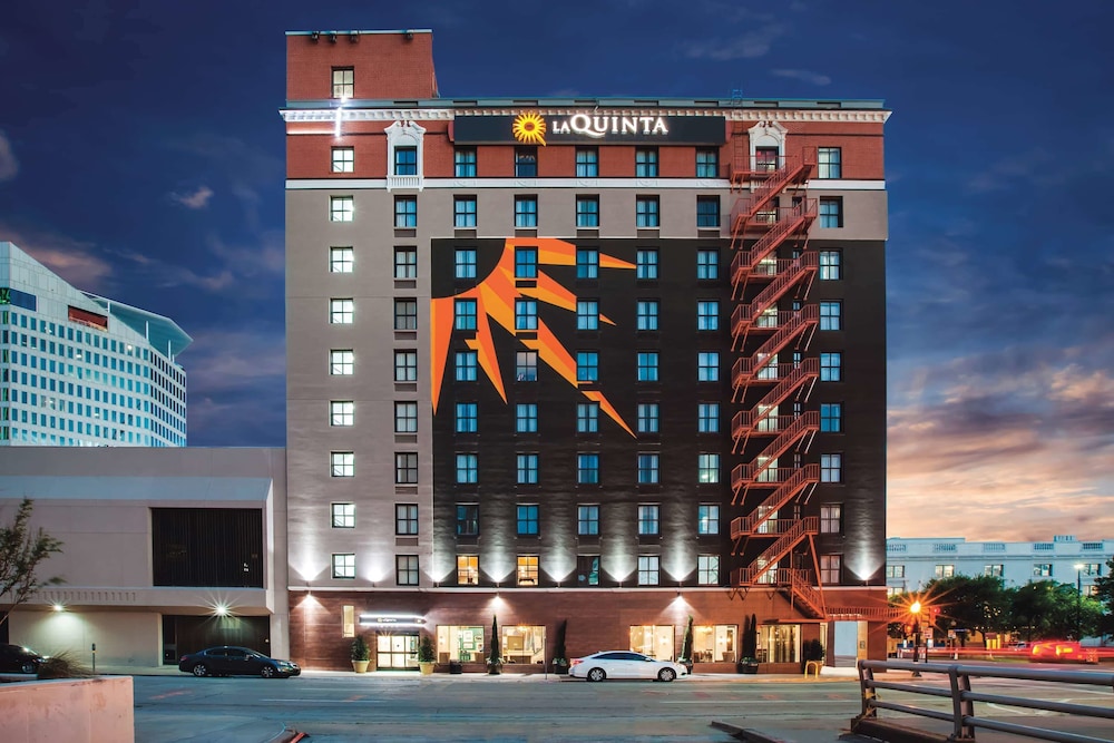 la quinta inn and suites by wyndham dallas downtown
