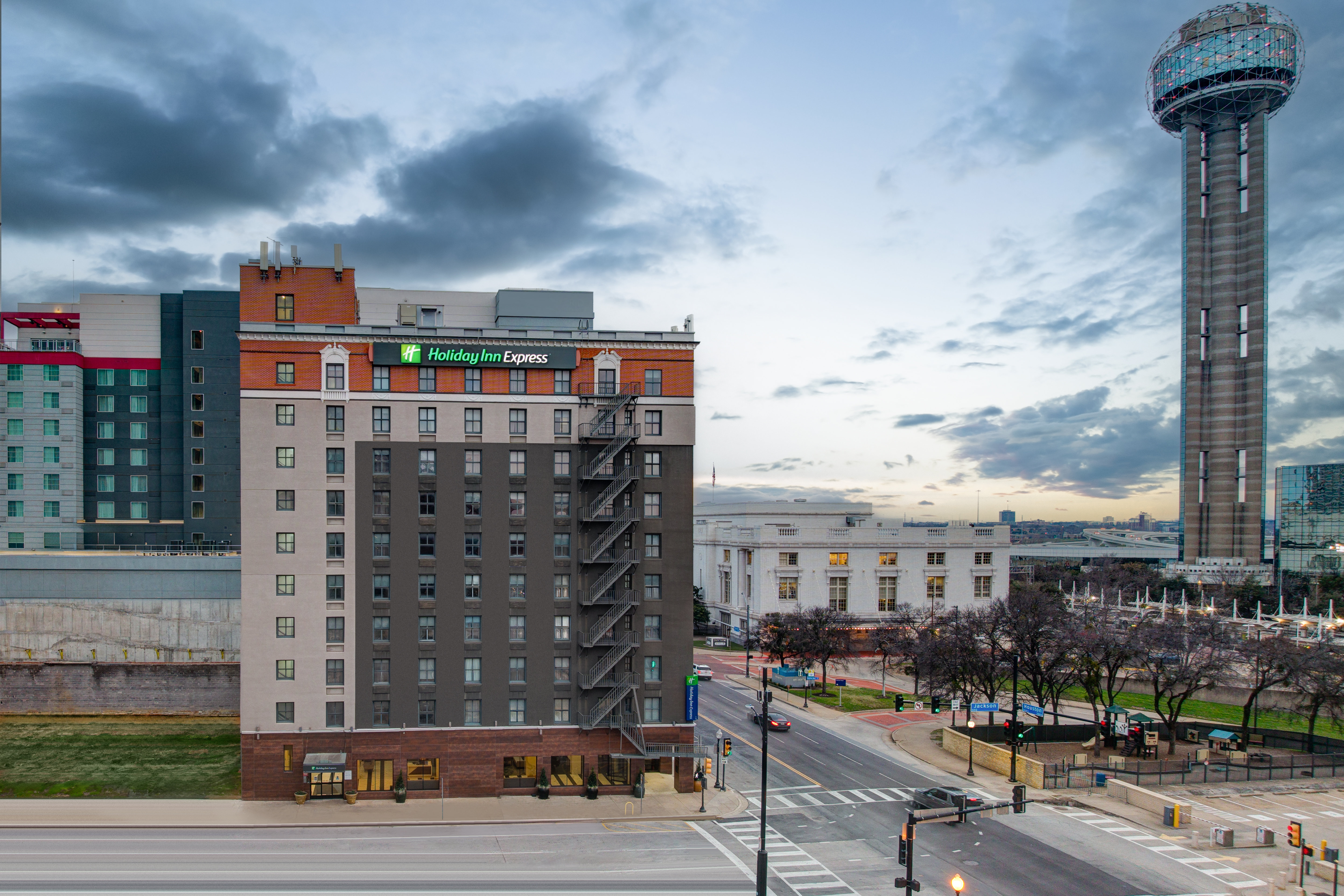 la quinta inn and suites by wyndham dallas downtown
