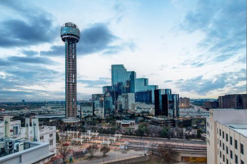 la quinta inn and suites by wyndham dallas downtown