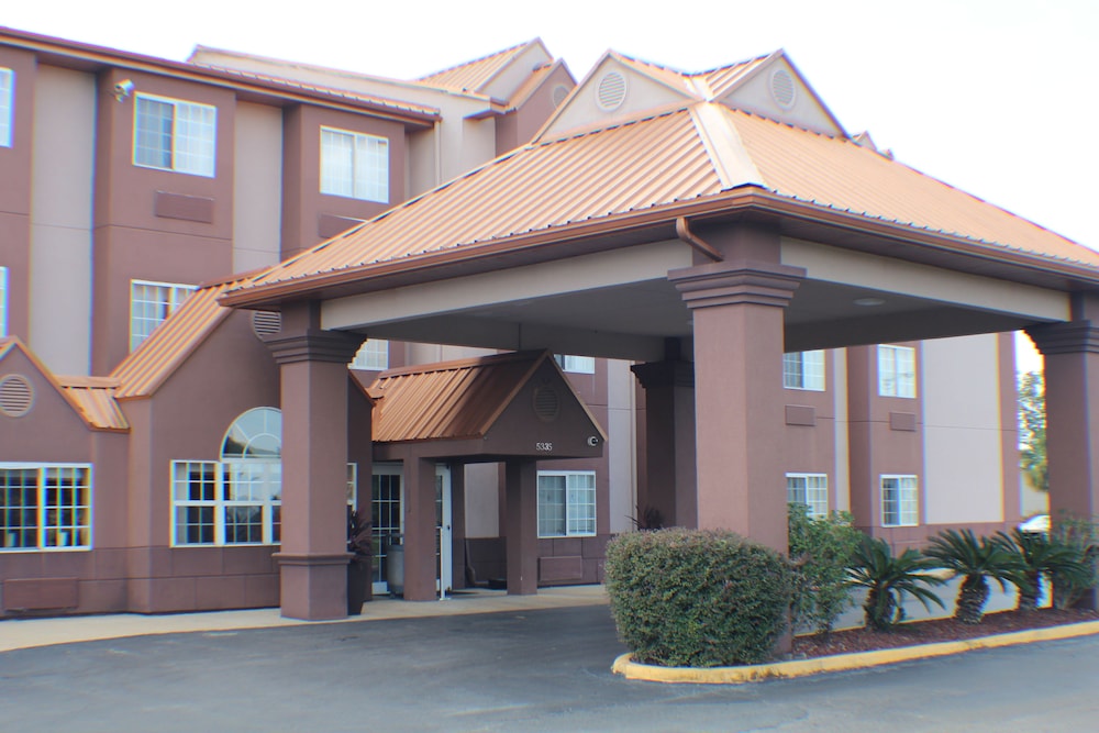 econo lodge inn and suites natchitoches
