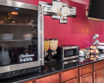 econo lodge inn and suites natchitoches