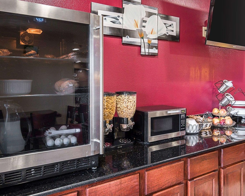 econo lodge inn and suites natchitoches