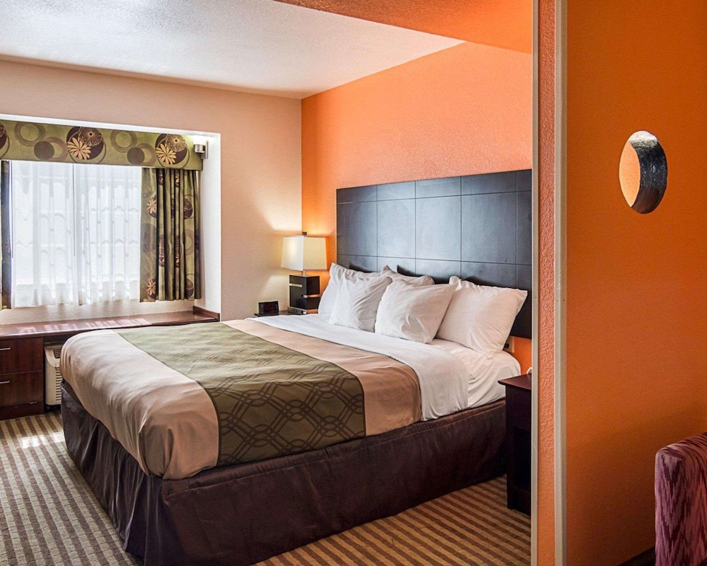 econo lodge inn and suites natchitoches