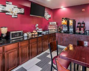 econo lodge inn and suites natchitoches