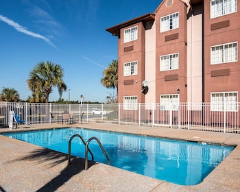 econo lodge inn and suites natchitoches