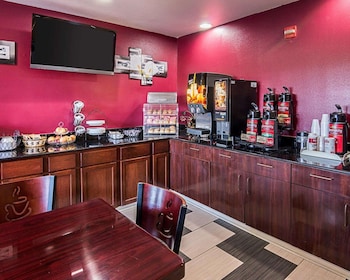 econo lodge inn and suites natchitoches