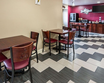 econo lodge inn and suites natchitoches