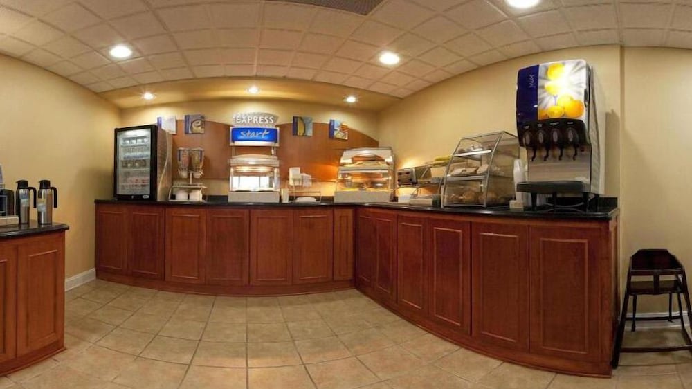 holiday inn express hurricane by ihg