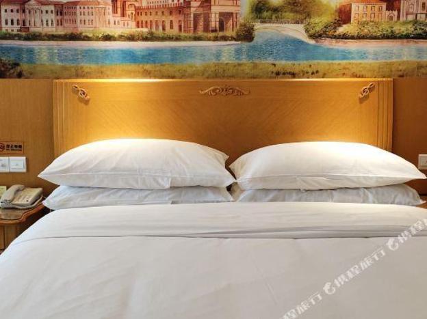 vienna international hotel maoming high speed railway station