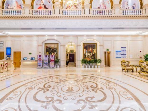 vienna international hotel maoming high speed railway station