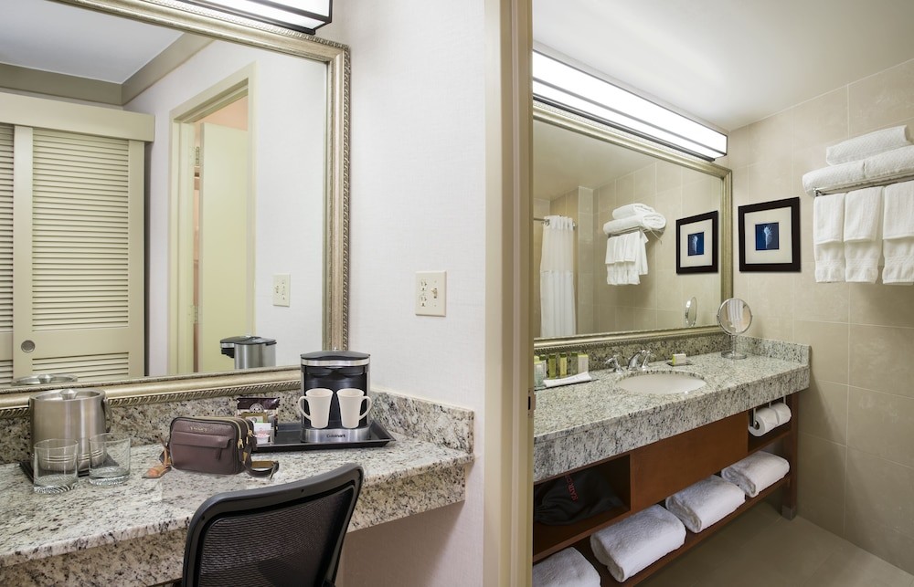 doubletree by hilton hotel miami airport and convention center