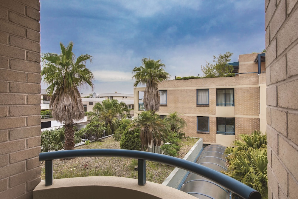 adina apartment hotel coogee sydney