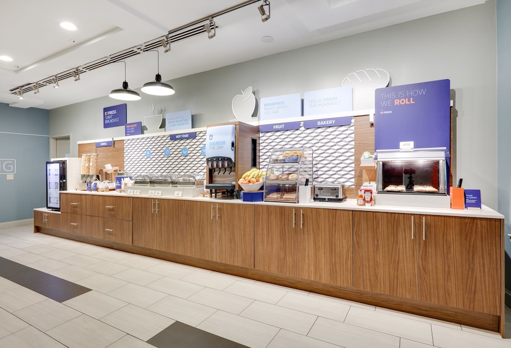 holiday inn express and suites dublin by ihg