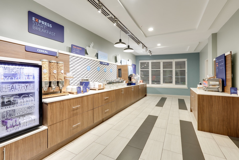 holiday inn express and suites dublin by ihg