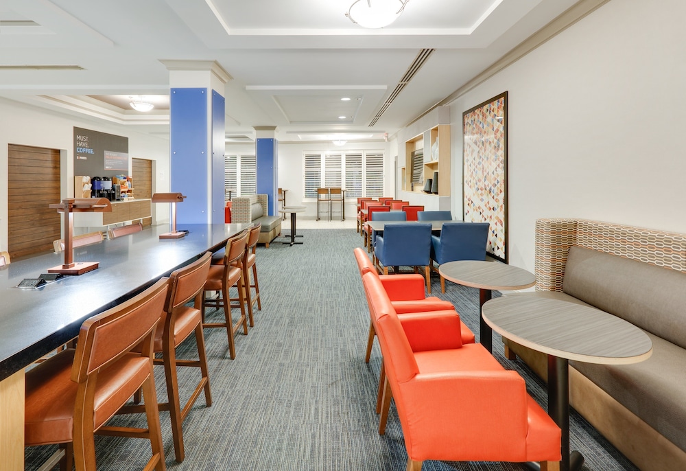 holiday inn express and suites dublin by ihg