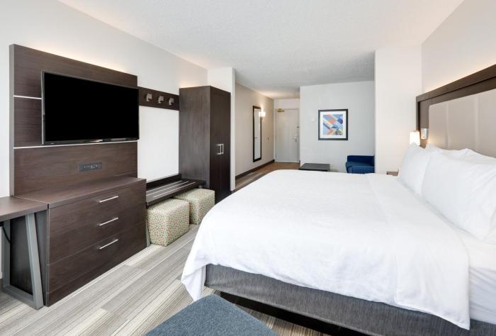 holiday inn express and suites dublin by ihg