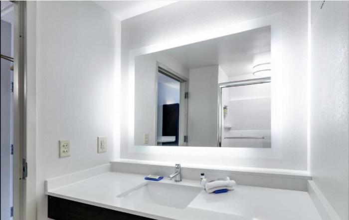 holiday inn express and suites dublin by ihg