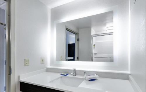 holiday inn express and suites dublin by ihg