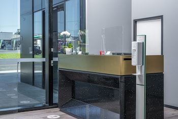 oros hotel and apartments