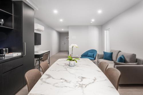 oros hotel and apartments