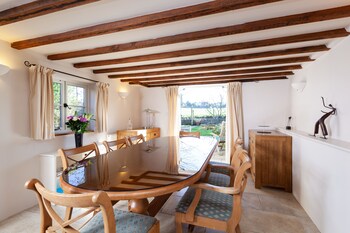 camside chipping campden taswell retreats
