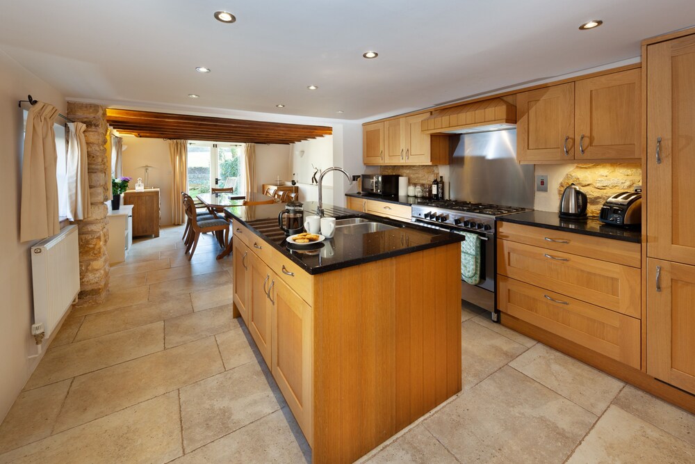 camside chipping campden taswell retreats