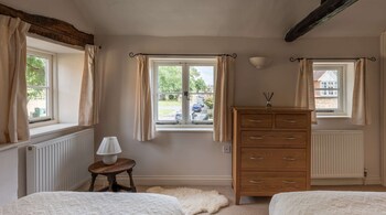 camside chipping campden taswell retreats