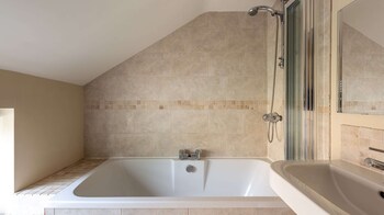 camside chipping campden taswell retreats