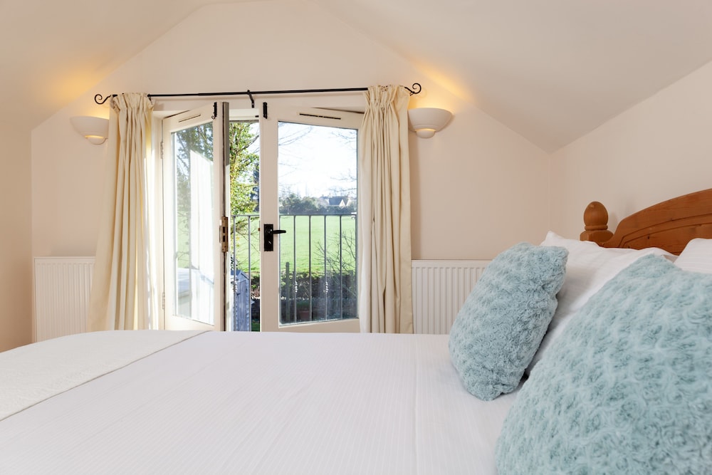 camside chipping campden taswell retreats