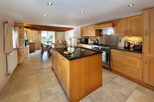 camside chipping campden taswell retreats