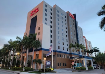 hampton inn and suites miami airport south blue lagoon