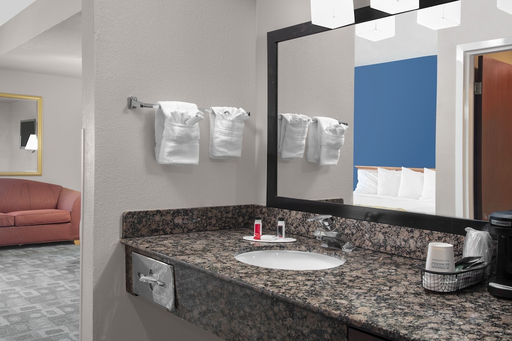 spark by hilton miami doral