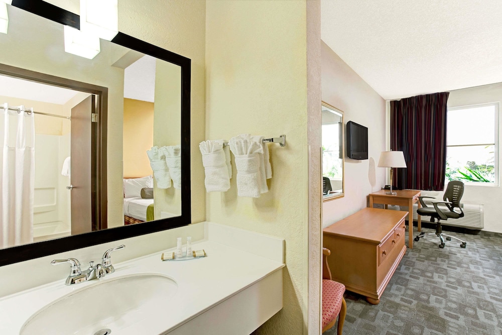 spark by hilton miami doral