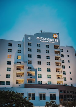 Miccosukee Casino & Resort,Next To A Golf Course,3 star