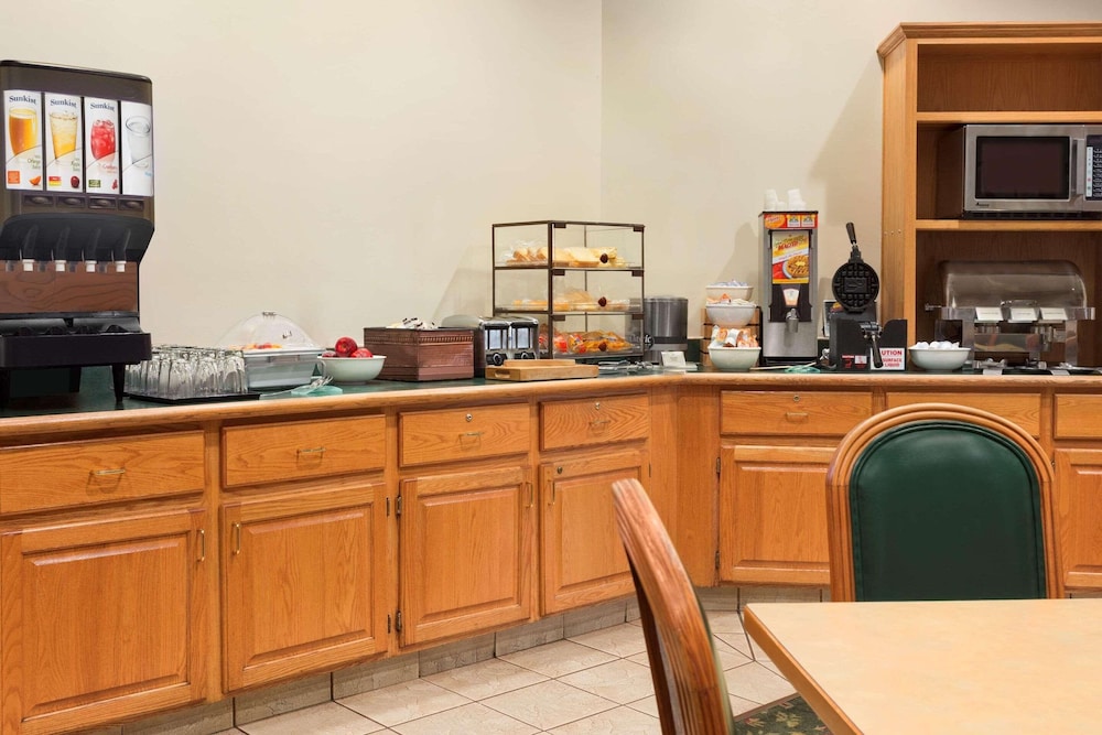 country inn and suites by radisson salina ks