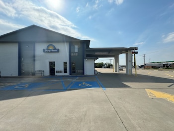 Days Inn By Wyndham Salina I-70,Salina>>Kansas,2 star