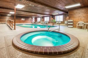 Super 8 By Wyndham Salina I-70,Salina>>Kansas,2 star