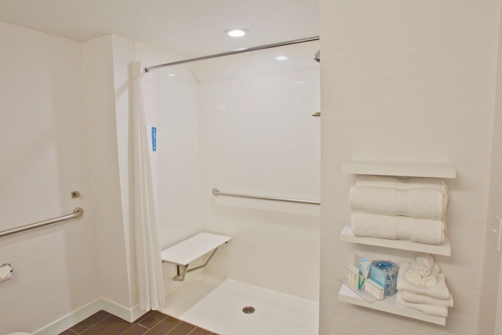 hampton inn and suites boise nampa at the idaho center