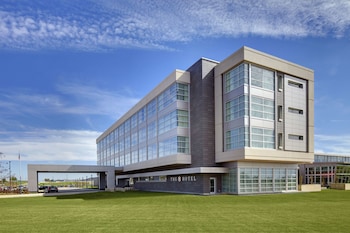 The Hotel At Kirkwood Center,Cedar Rapids - Iowa City>>Cedar Rapids,4 star