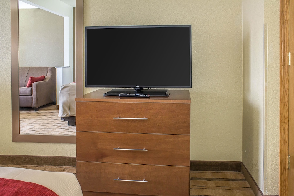 comfort inn and suites cedar rapids north collins road