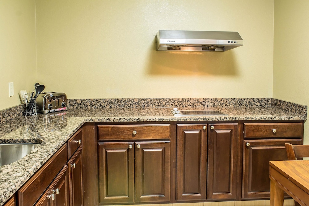 comfort inn and suites cedar rapids north collins road