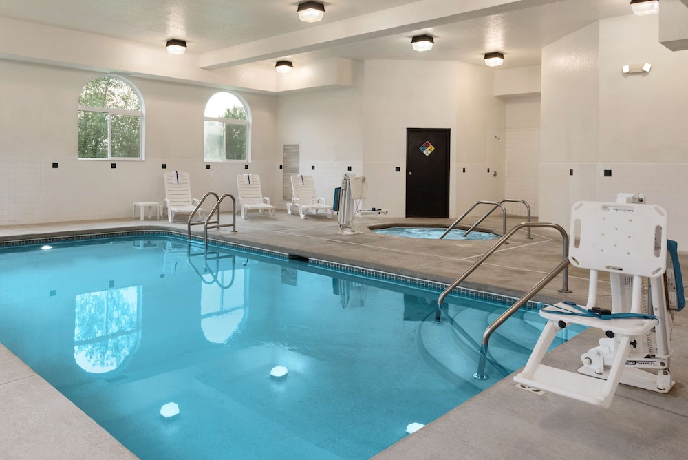 Country Inn & Suites By Radisson, Cedar Rapids Airport, Ia,Cedar Rapids - Iowa City>>Cedar Rapids,3 star